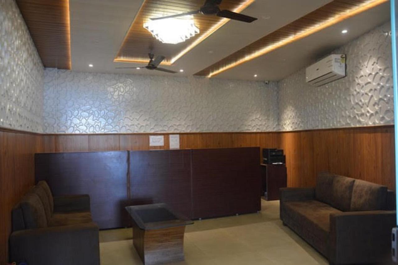 Krazy Hotel Haldwāni Exterior foto
